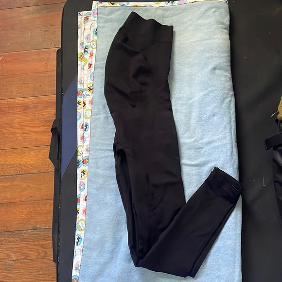 Blanqi maternity leggings black size small, only worn once, reposhing. - Picture 1 of 3